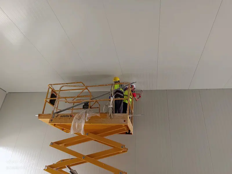 Battery electrolyte explosion-proof cold storage is under construction