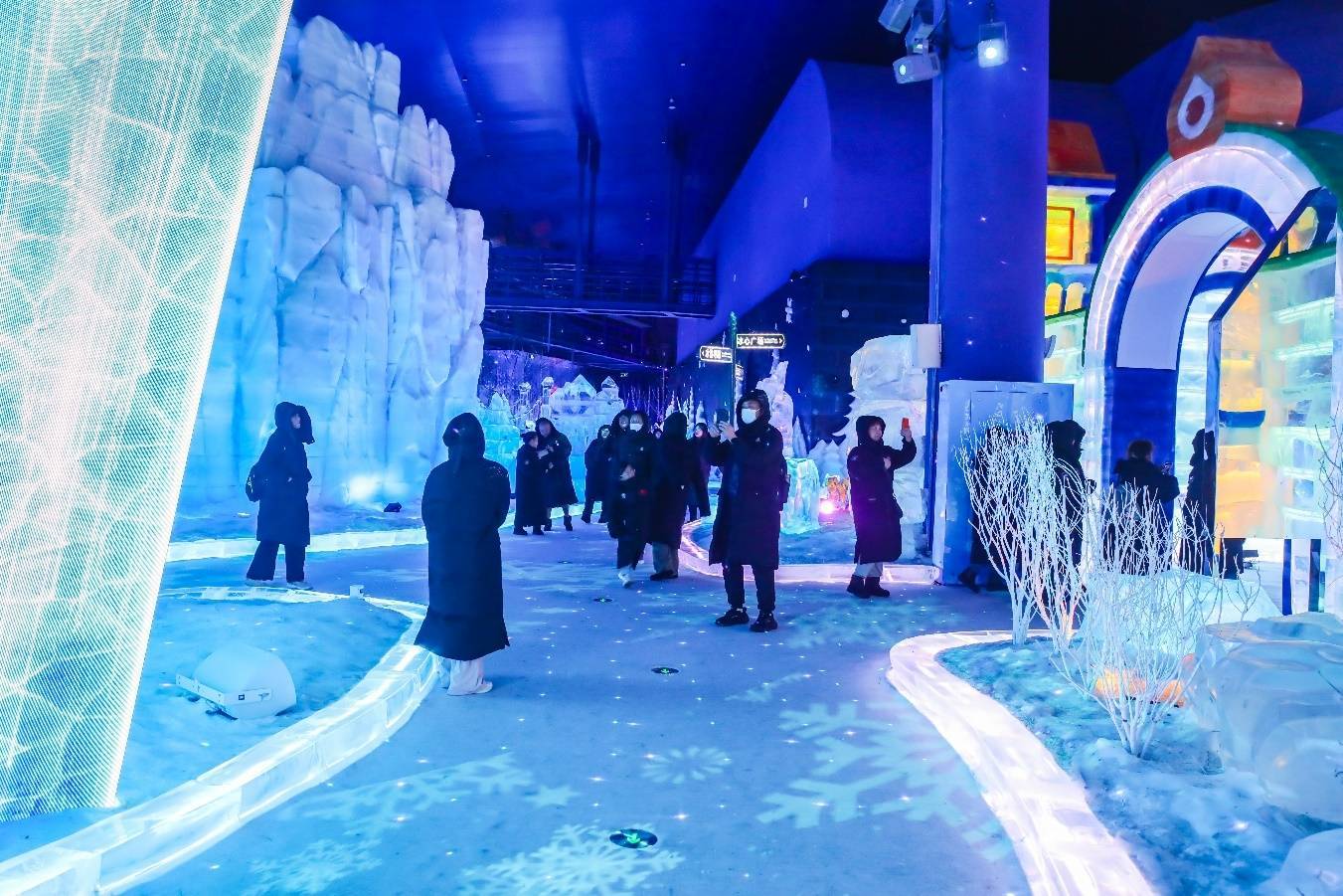 How Much Does a 1,000m² Ice Sculpture Exhibition Hall Cost? (Turnkey Price, Design & Operating Insights)