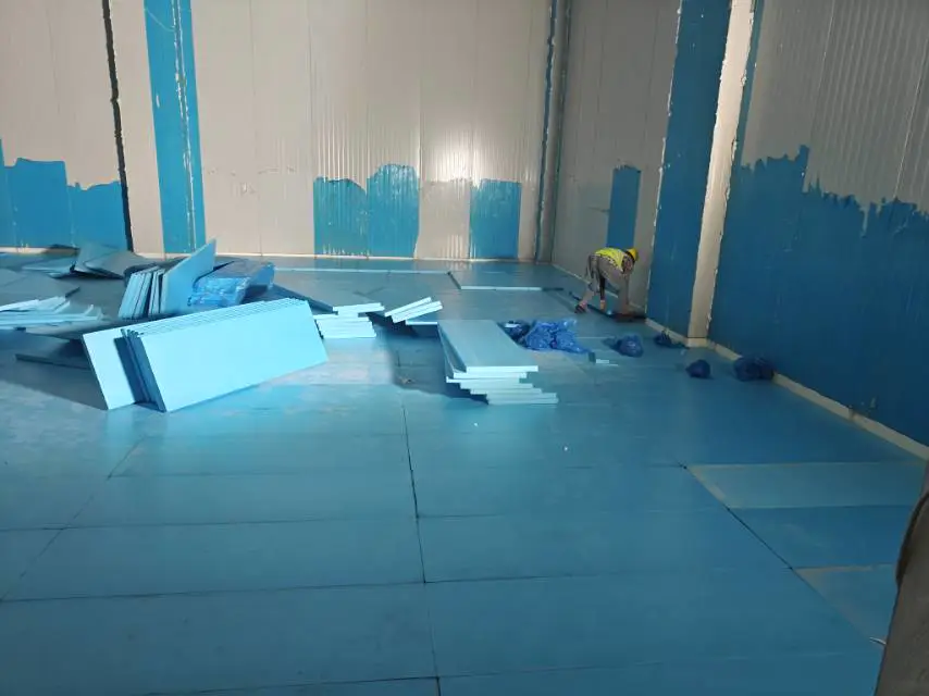 Laying XPS extruded polystyrene floor insulation boards